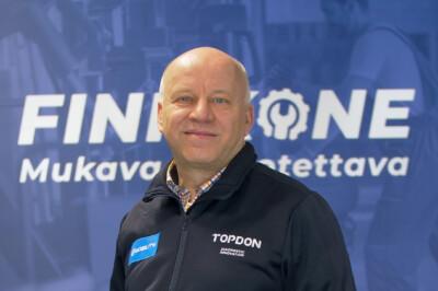 kuvassa koulutuspäällikkö Ossi Rosten